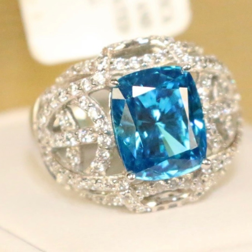 NEW JTV Bella Luce Esotica Blue Cocktail Ring Rhodium Sterling In box size 7.25